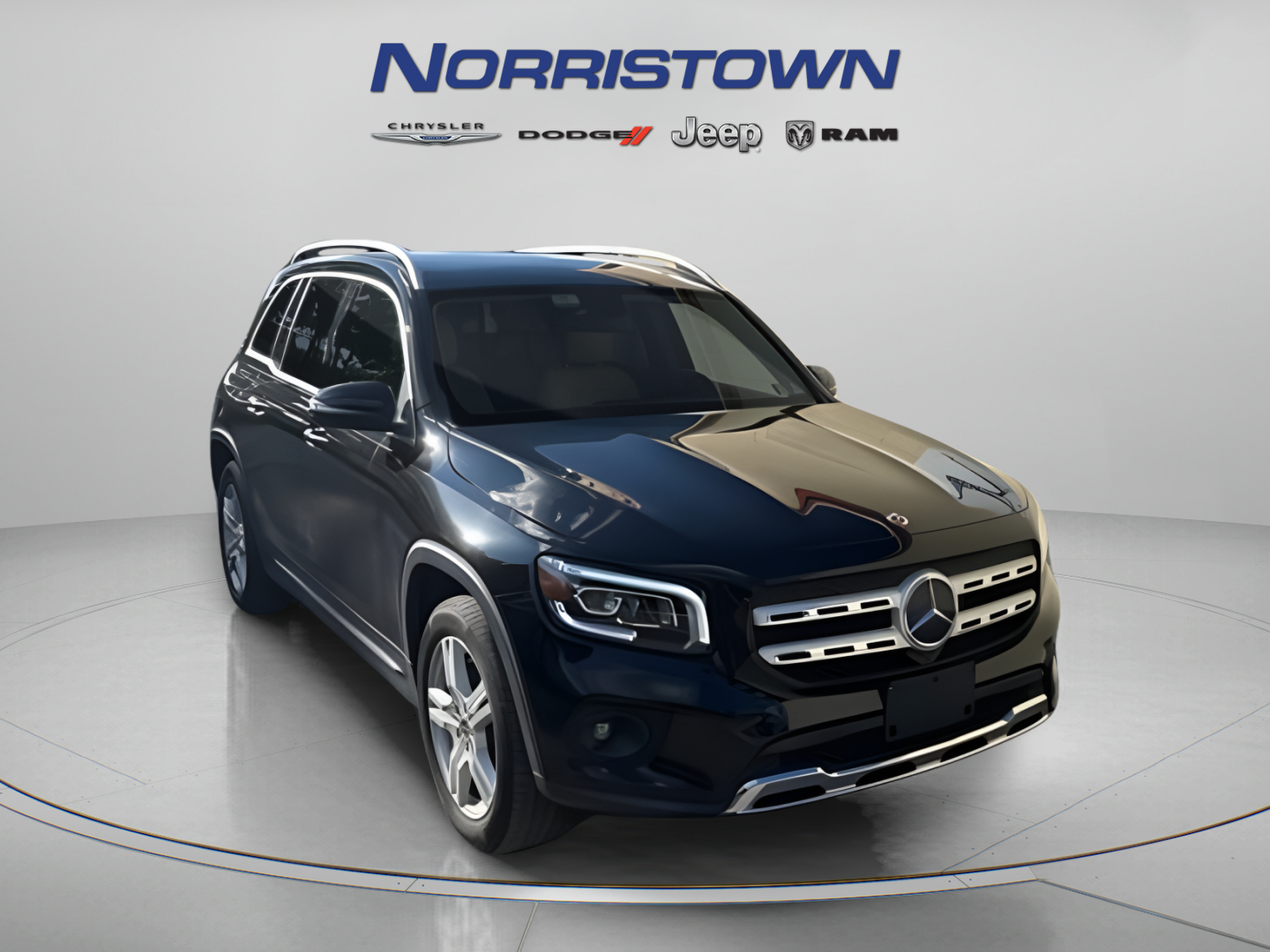 Used 2023 Mercedes-Benz GLB 250 4MATIC image 1