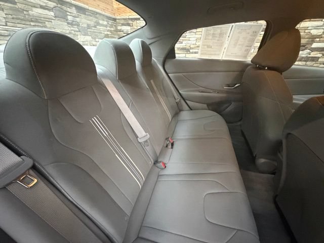 Used 2023 Hyundai Elantra SEL w/ Preferred Accessory Package FWD image 33