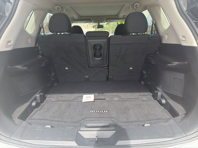 Used 2017 Nissan Rogue SV image 25