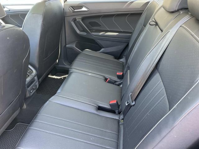 Used 2022 Volkswagen Tiguan SE w/ Panoramic Sunroof Package image 26