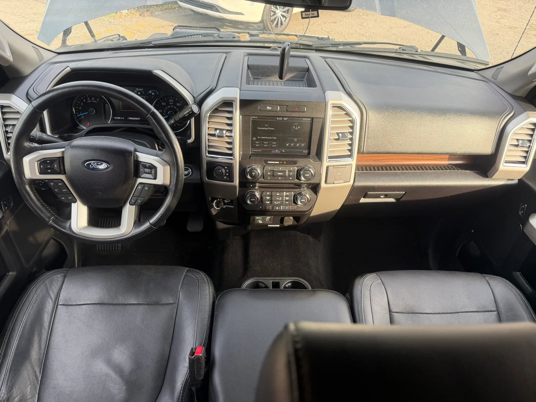 Used 2015 Ford F150 Lariat image 33