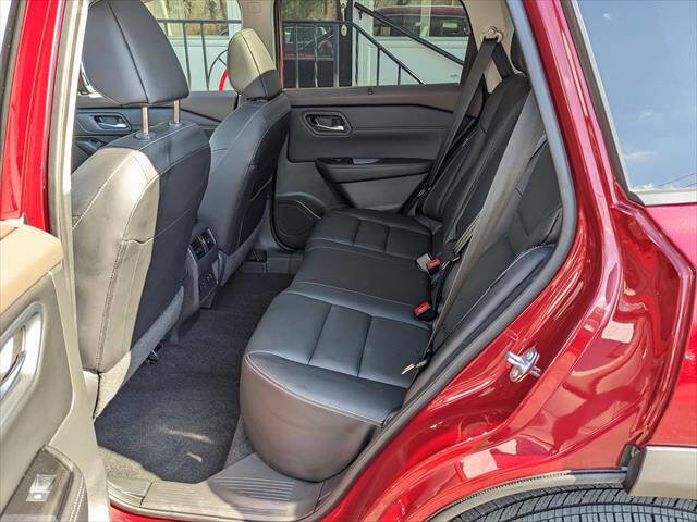 Used 2023 Nissan Rogue SL w/ SL Premium Package image 11