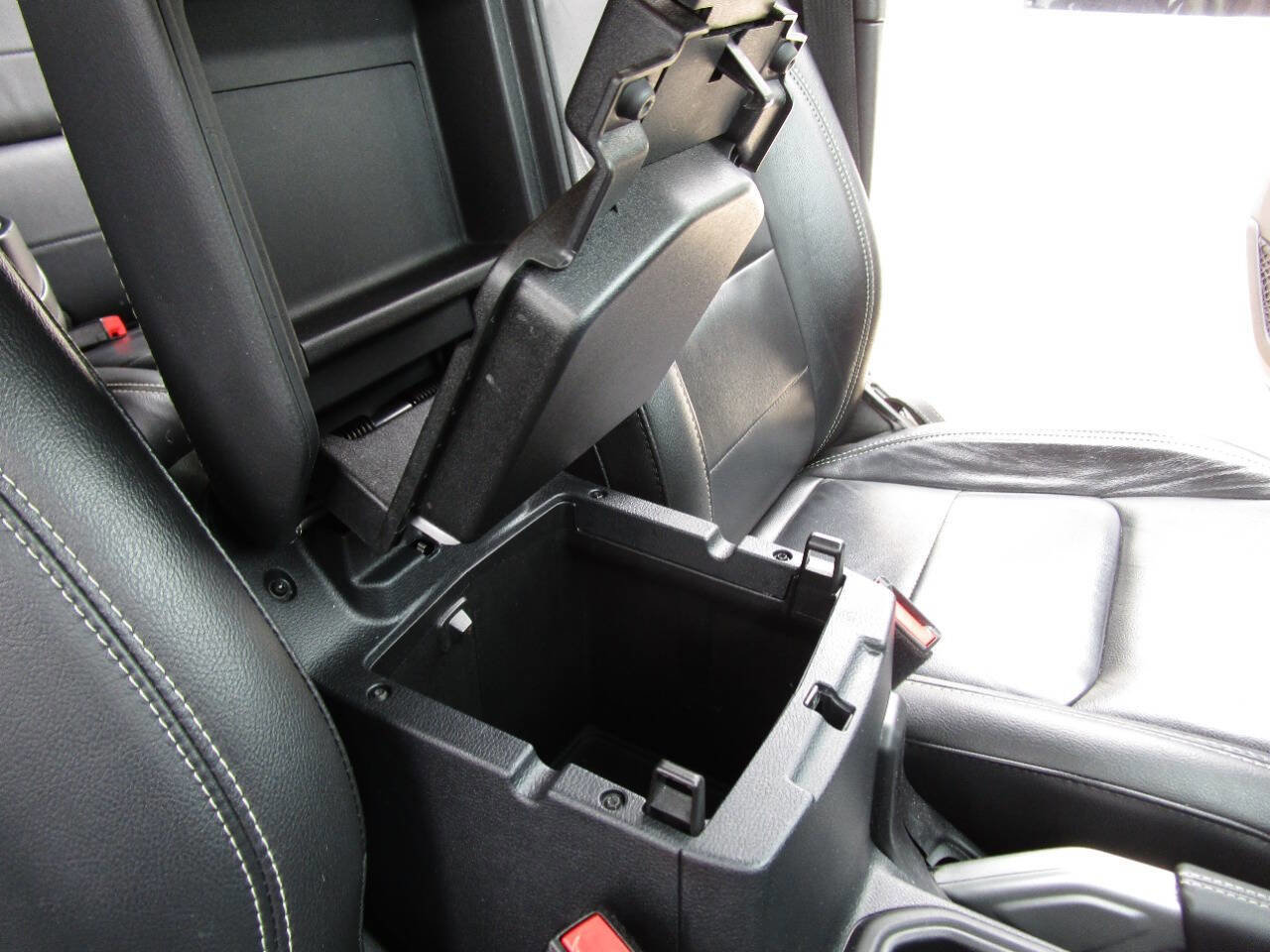 Used 2021 Jeep Wrangler Unlimited Sahara w/ Uconnect 4C Nav & Sound Group image 32