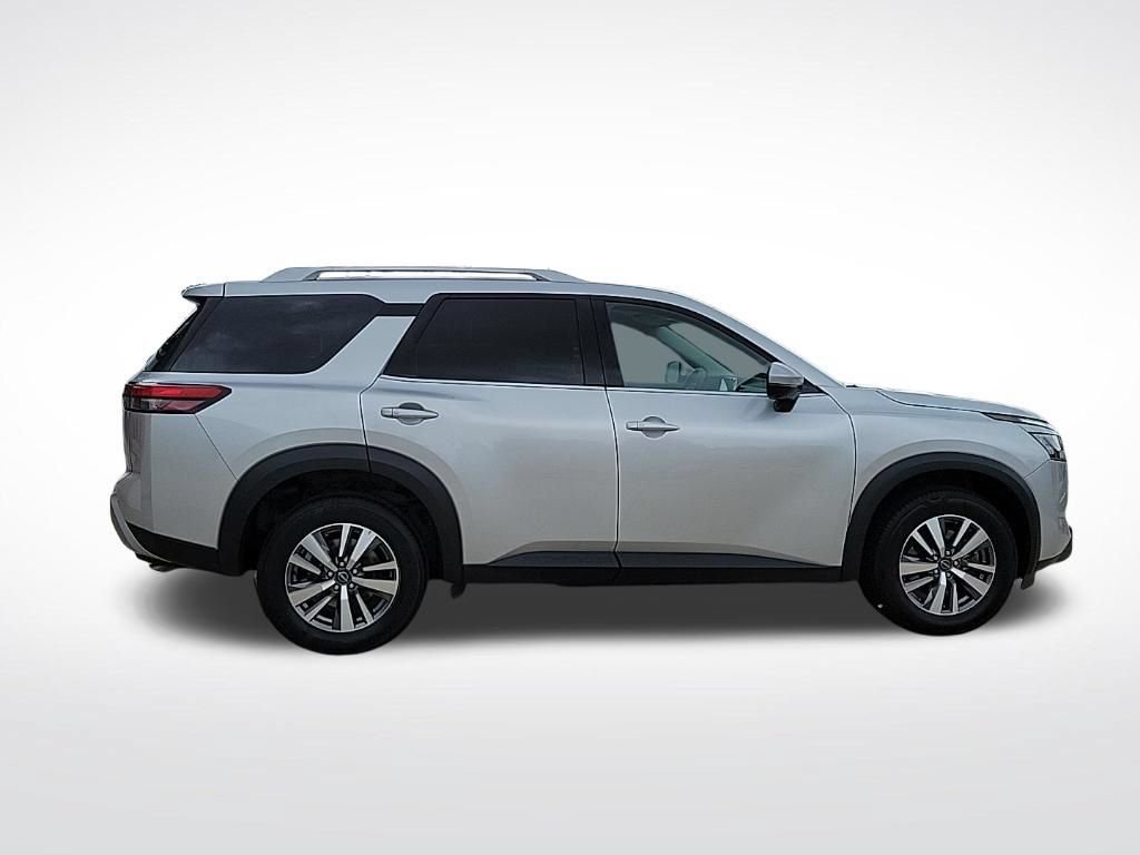 Used 2025 Nissan Pathfinder SL AWD/4WD image 5