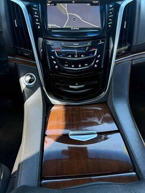 Used 2019 Cadillac Escalade ESV Luxury image 27