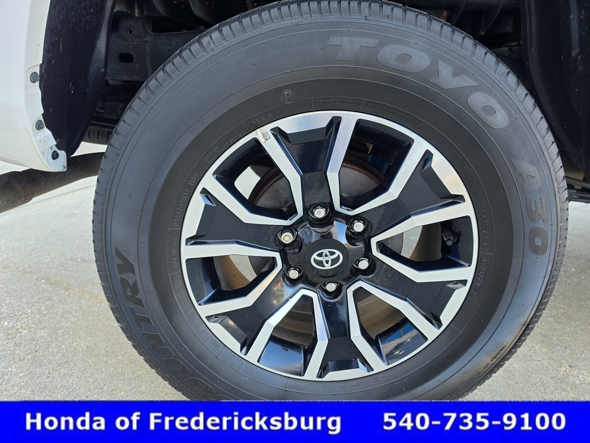 Used 2023 Toyota Tacoma TRD Sport w/ Technology Package AWD/4WD image 17