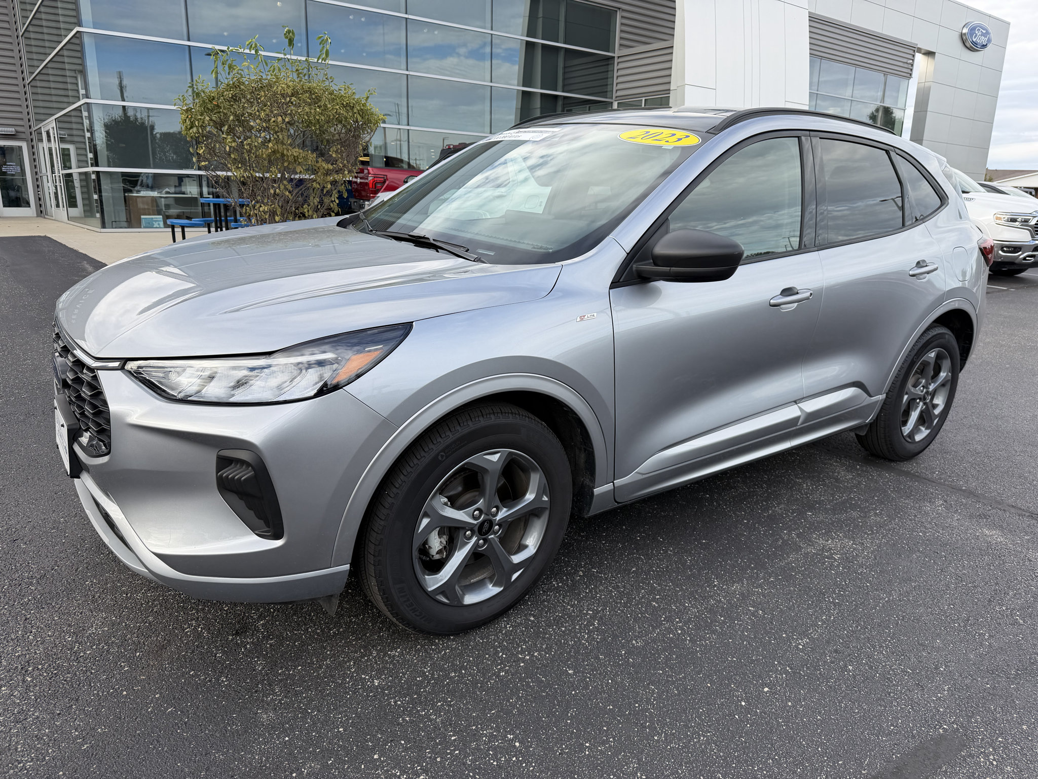 Used 2023 Ford Escape ST-Line w/ Tech Pack #1 AWD/4WD image 2