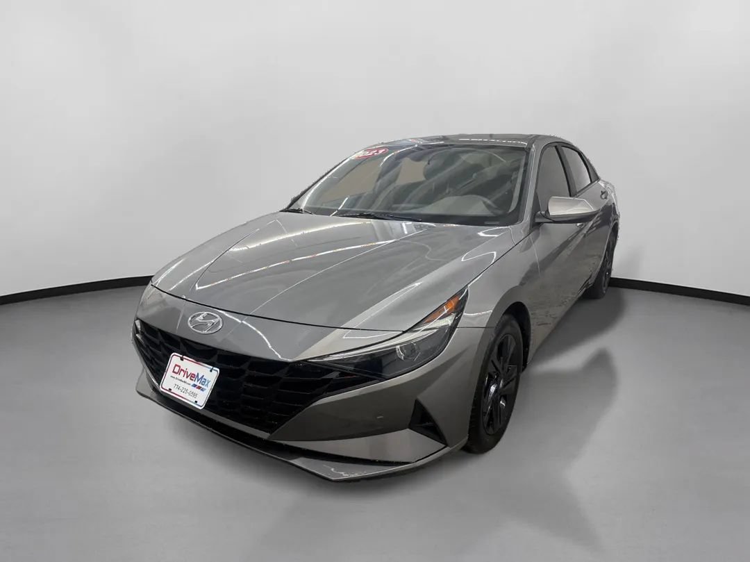 Used 2023 Hyundai Elantra SEL w/ Cargo Package FWD image 4