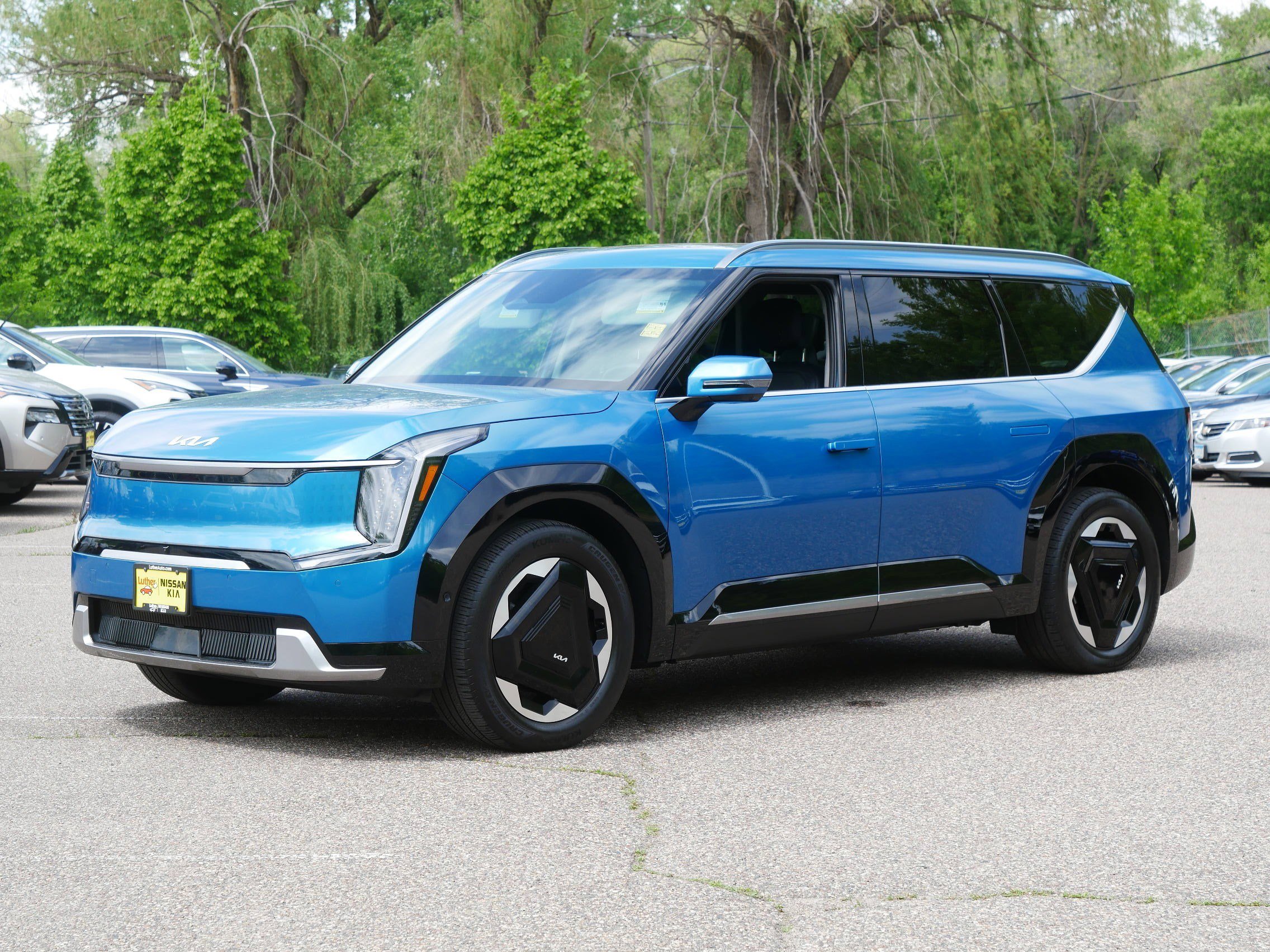 Used 2024 Kia EV9 Land AWD/4WD image 3