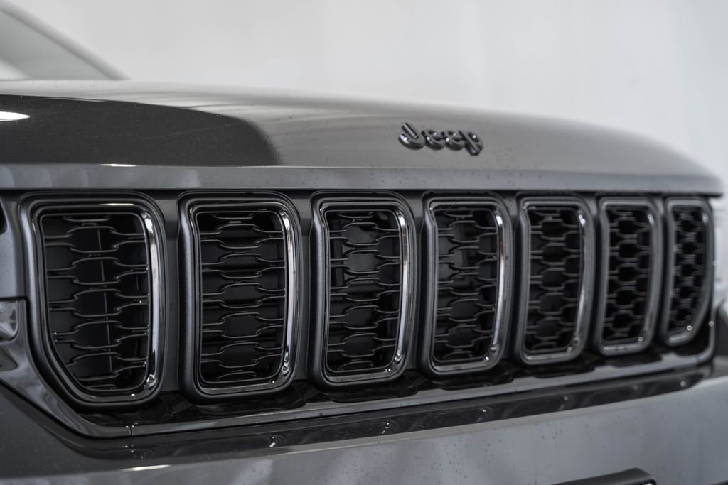 New 2025 Jeep Grand Cherokee 4WD image 11