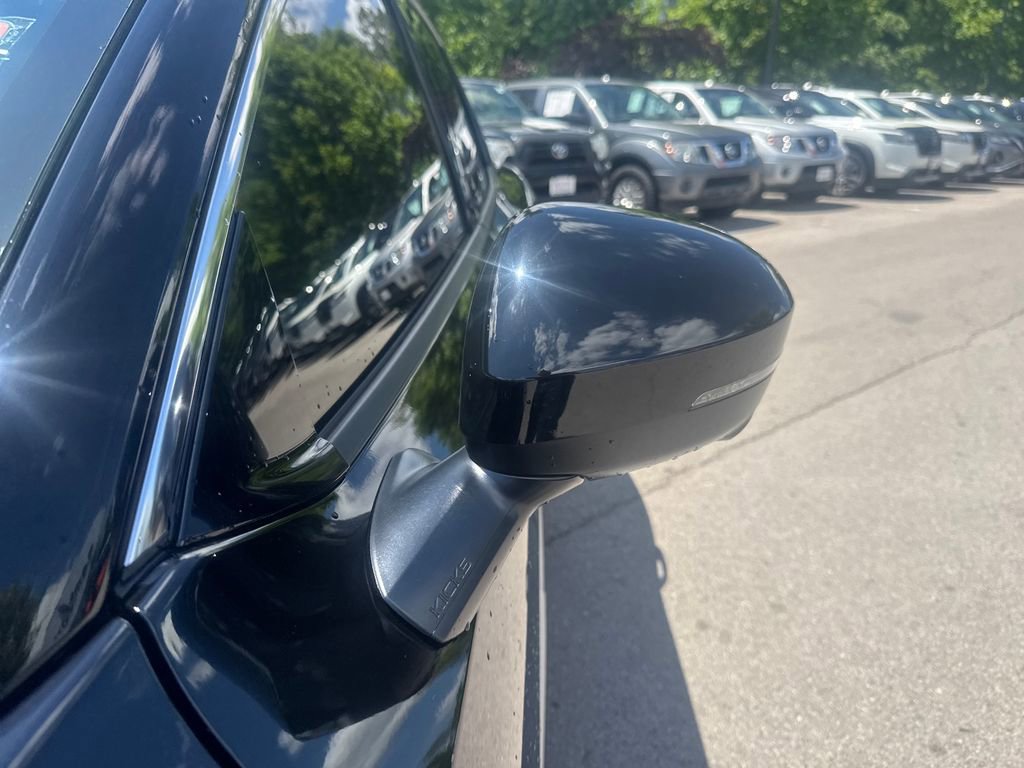 Used 2025 Nissan Kicks SR FWD image 32