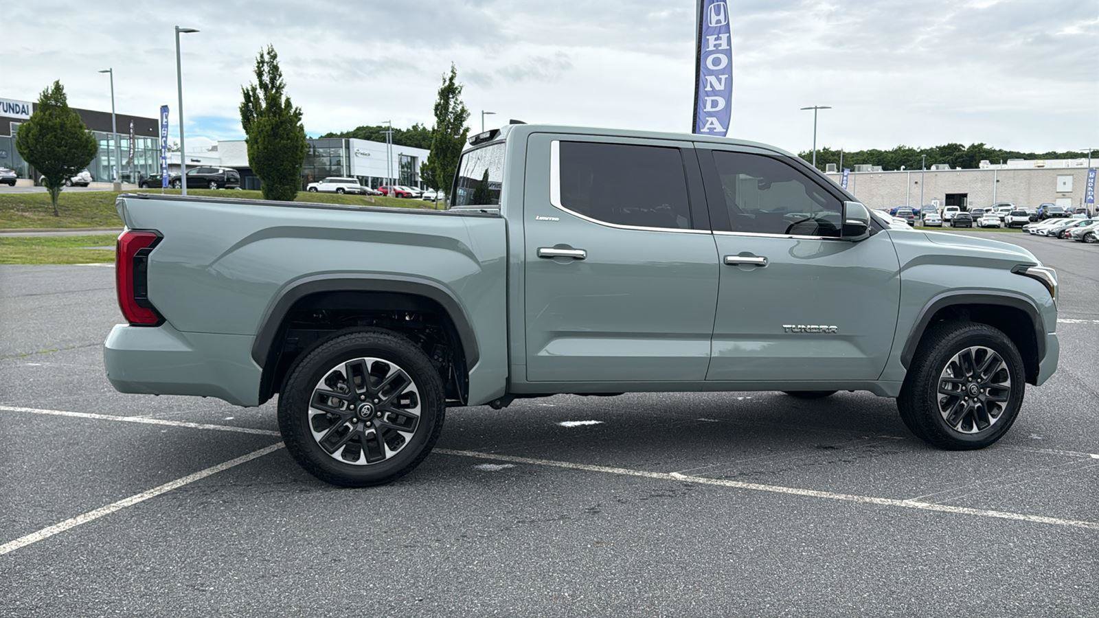 Used 2026 Toyota Tundra Limited AWD/4WD image 5