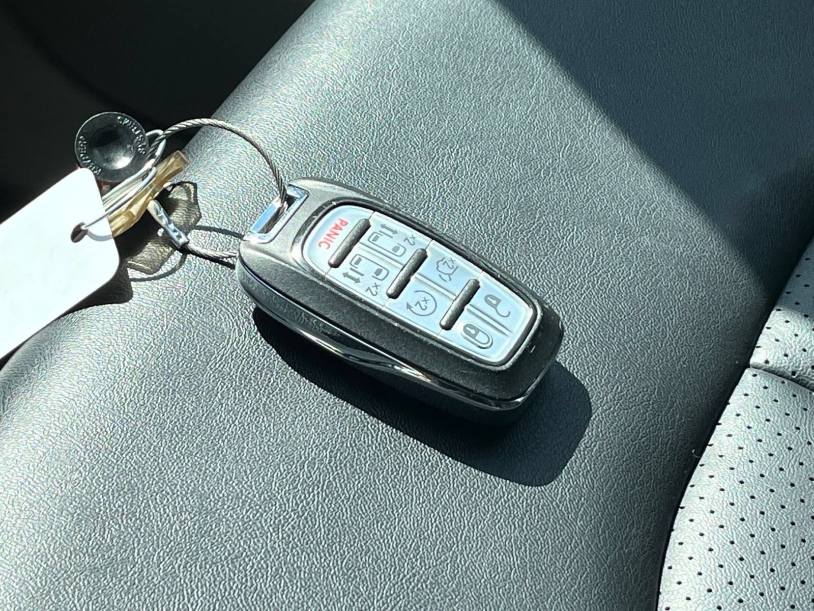 Used 2024 Chrysler Pacifica Touring-L FWD image 17