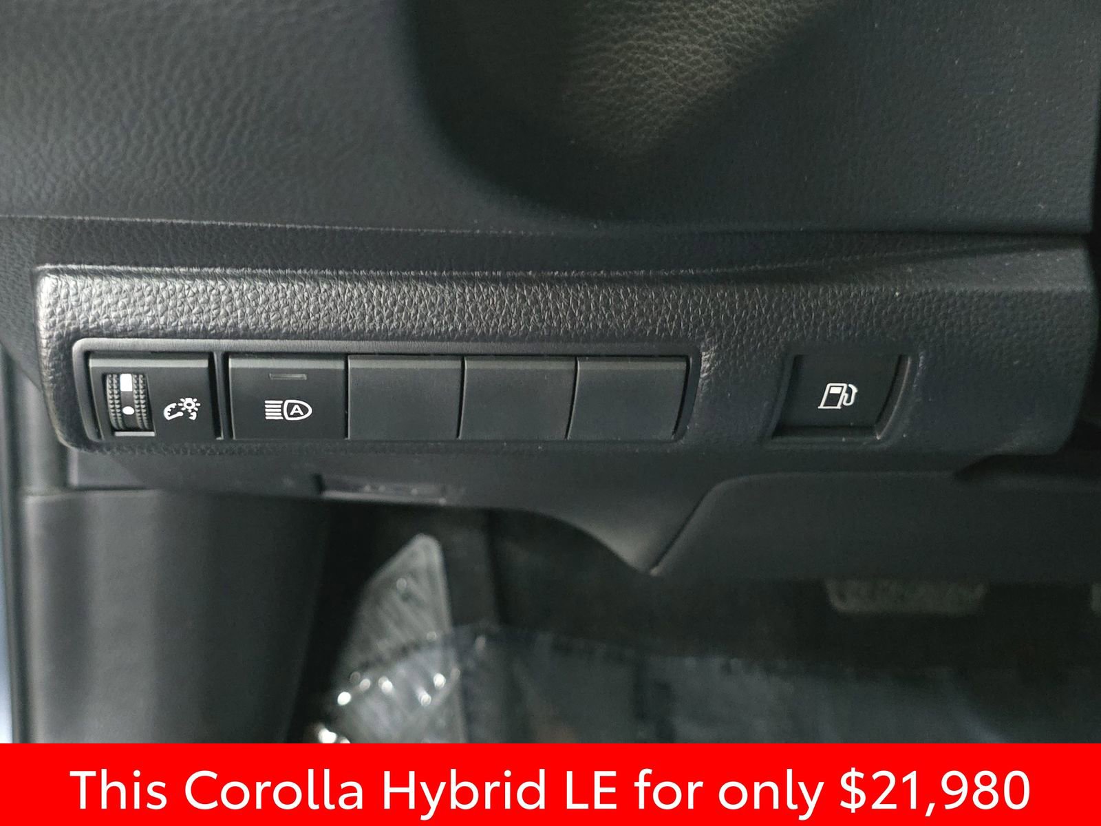 Used 2023 Toyota Corolla LE image 32