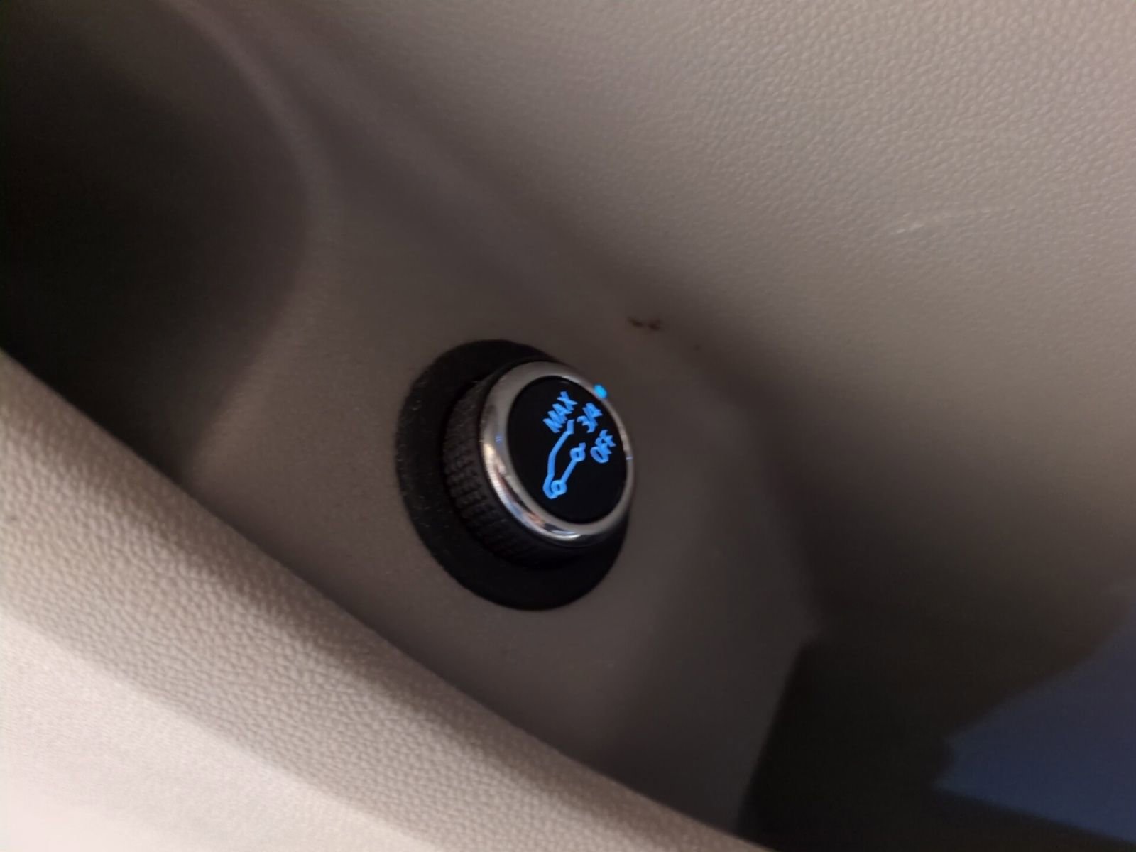 Used 2020 Cadillac XT4 Premium Luxury w/ Cold Weather Package image 19