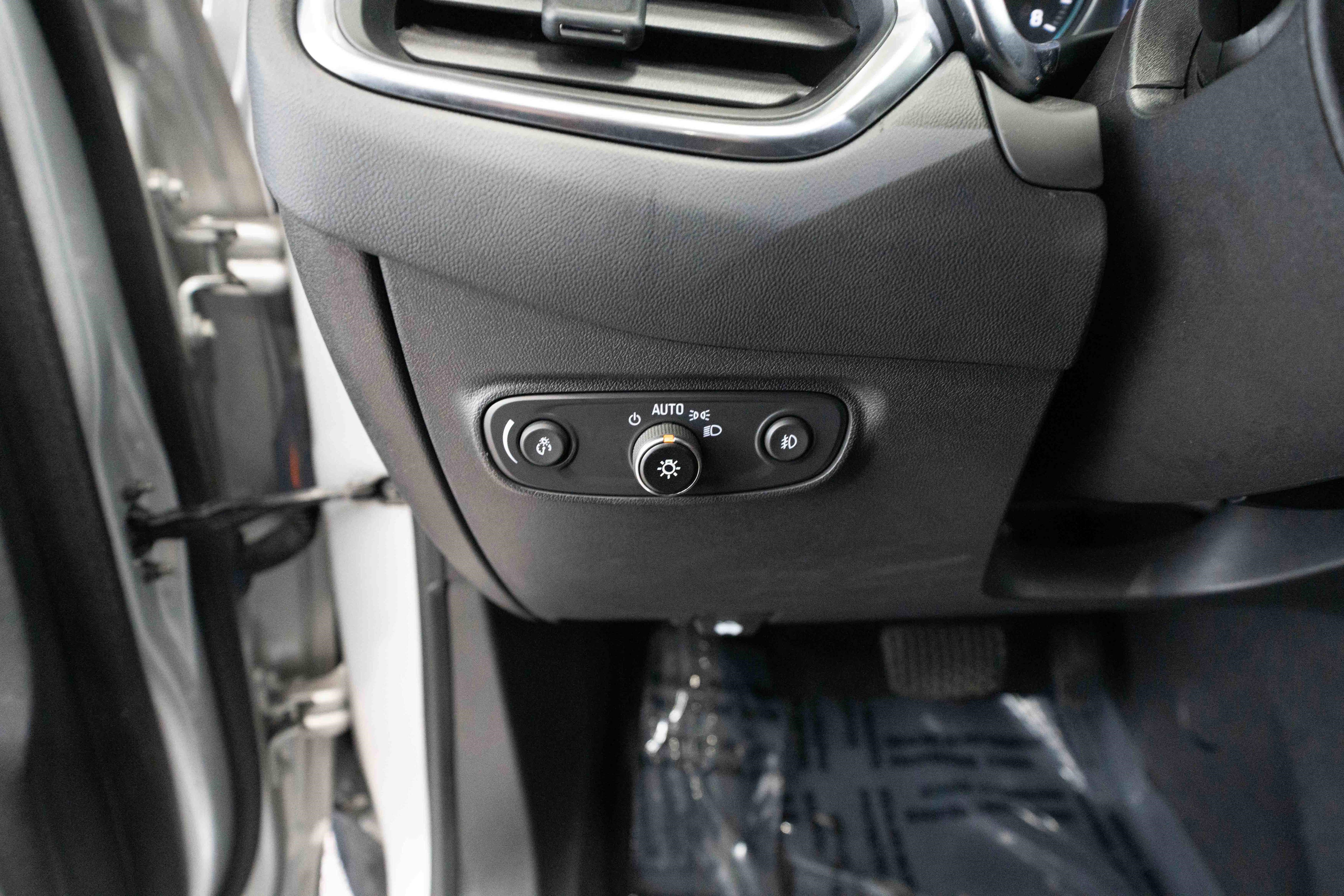 Used 2021 Chevrolet Equinox LT image 11