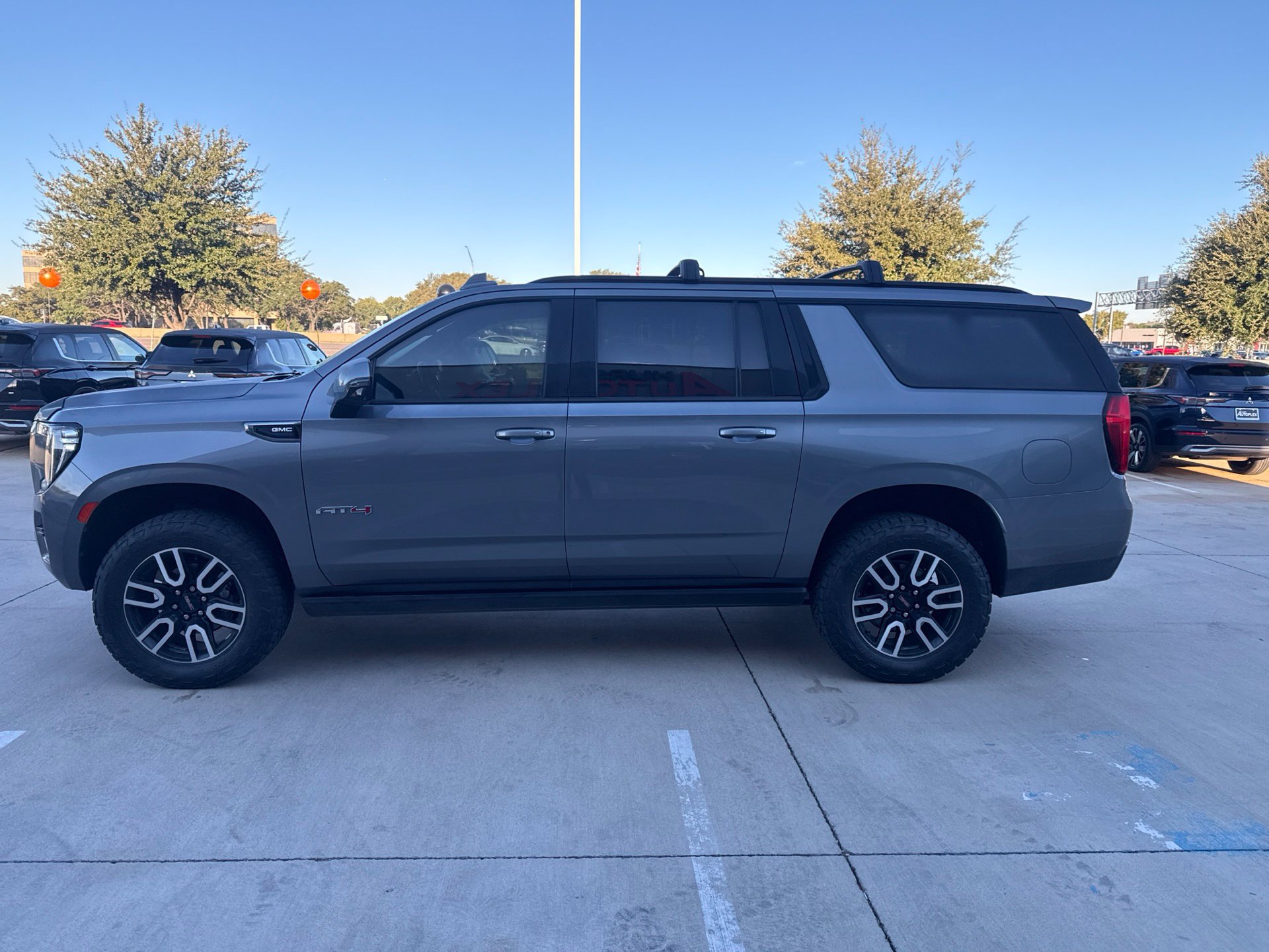 Used 2021 GMC Yukon XL AT4 w/ AT4 Premium Plus Package AWD/4WD image 3