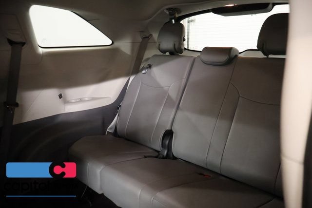 Used 2023 Toyota Sienna XLE FWD image 33