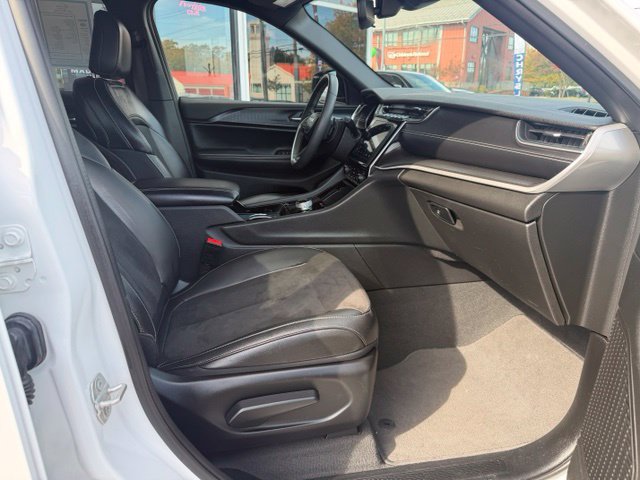 Used 2023 Jeep Grand Cherokee Altitude AWD/4WD image 27