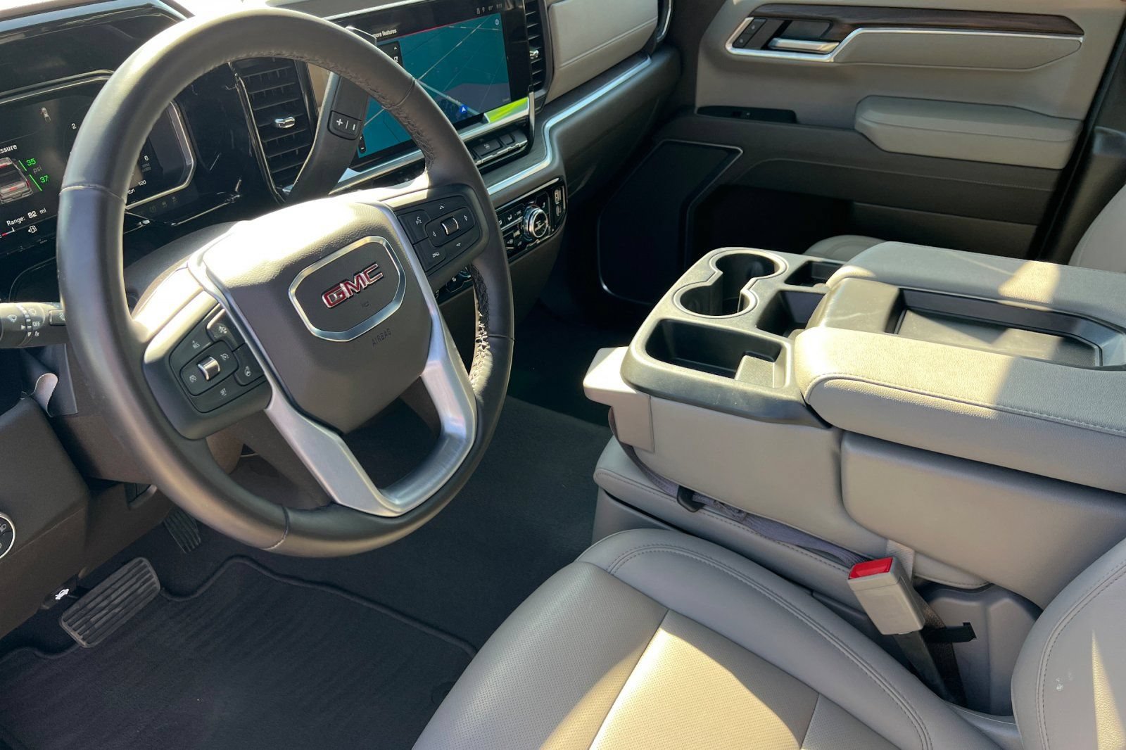 Used 2026 GMC Sierra 1500 SLT RWD image 11