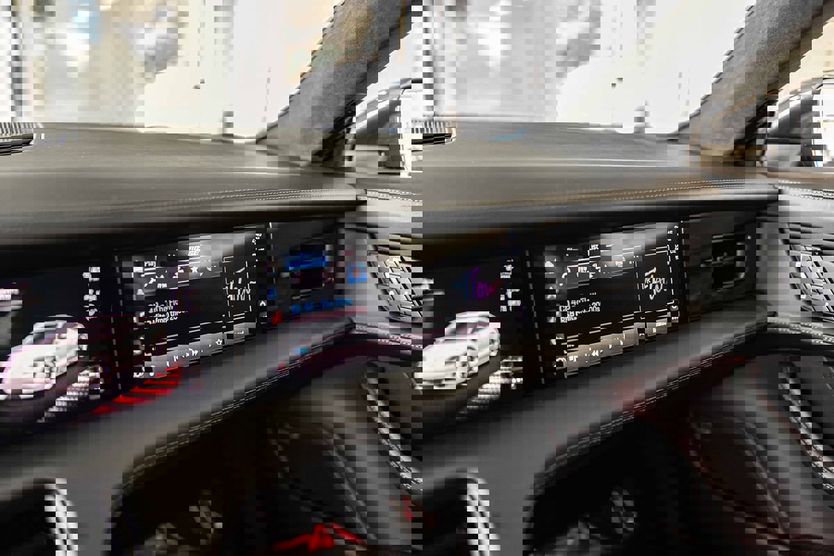 Used 2022 Porsche Taycan GTS image 30