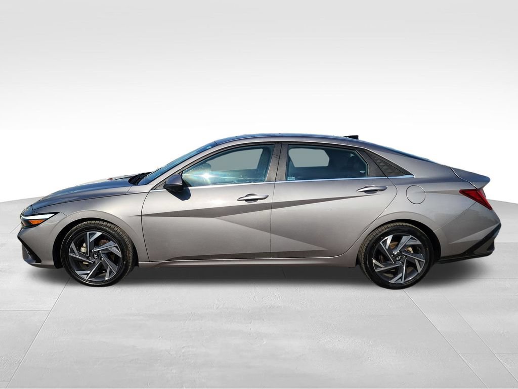 Used 2024 Hyundai Elantra Limited FWD image 4