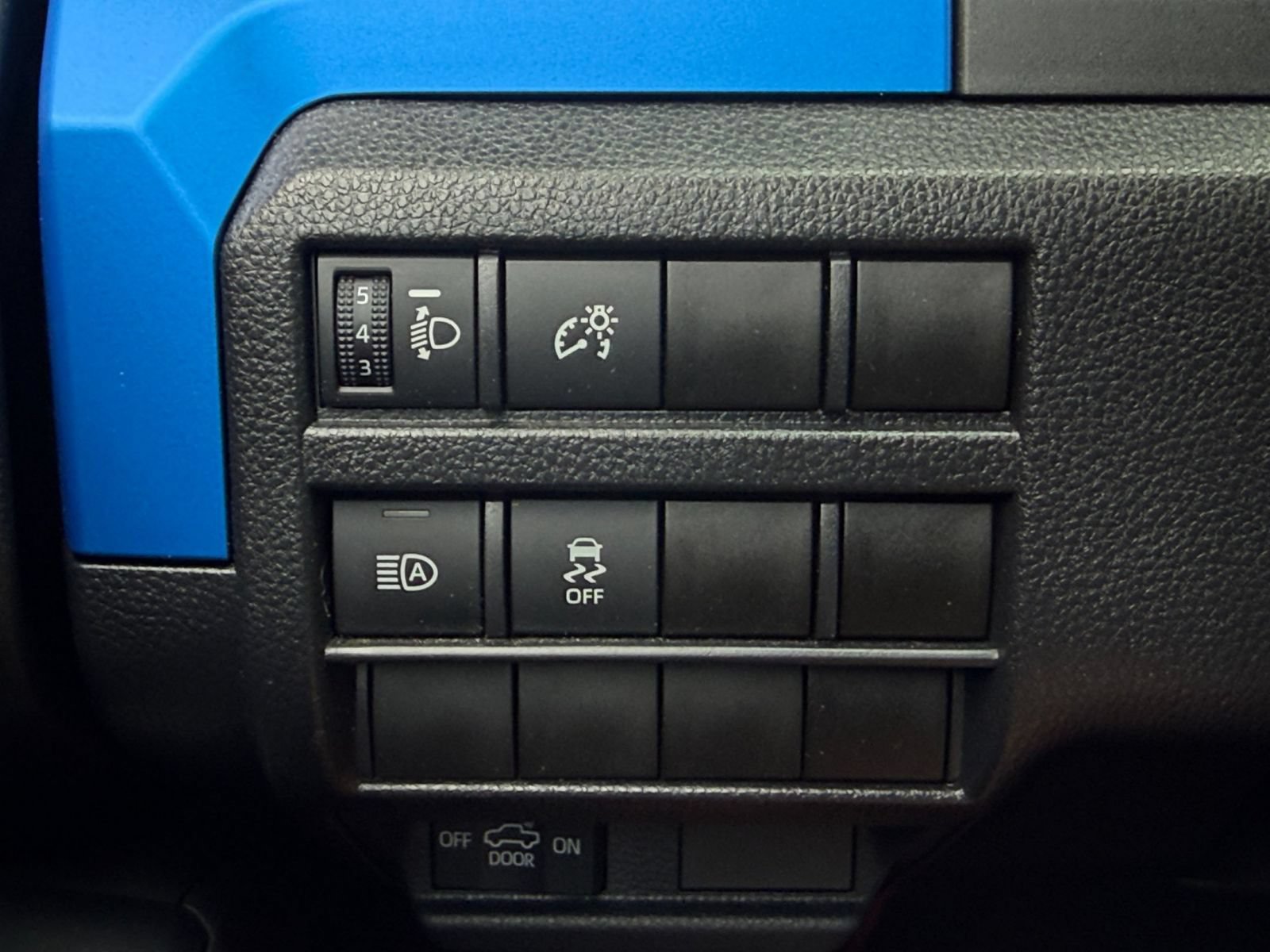 Used 2025 Toyota Tacoma TRD Off-Road AWD/4WD image 32