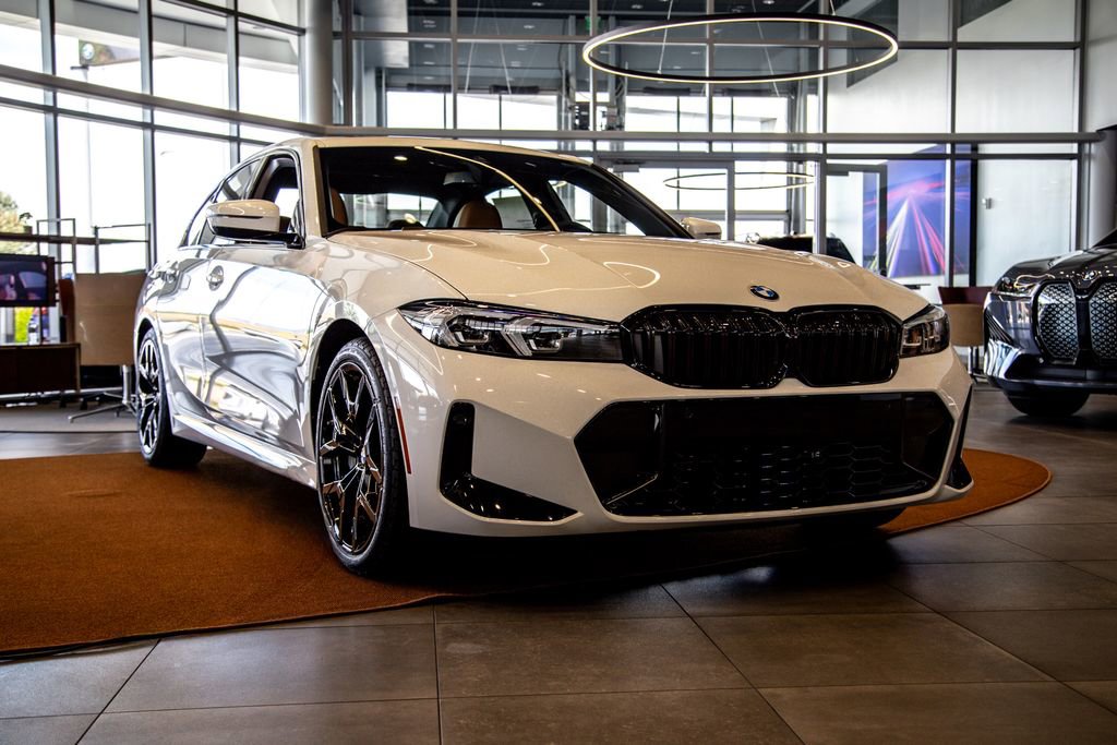 New 2026 BMW 330i xDrive Sedan w/ M Sport Package AWD/4WD image 4