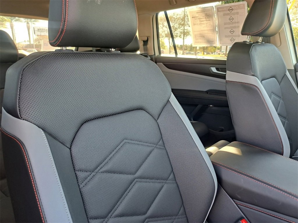 Used 2025 Volkswagen Atlas Peak Edition SE image 21