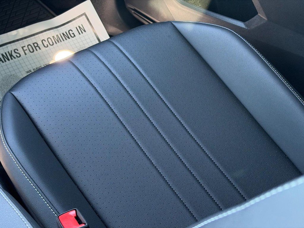 Used 2024 Volkswagen Tiguan SE w/ Panoramic Sunroof Package AWD/4WD image 17