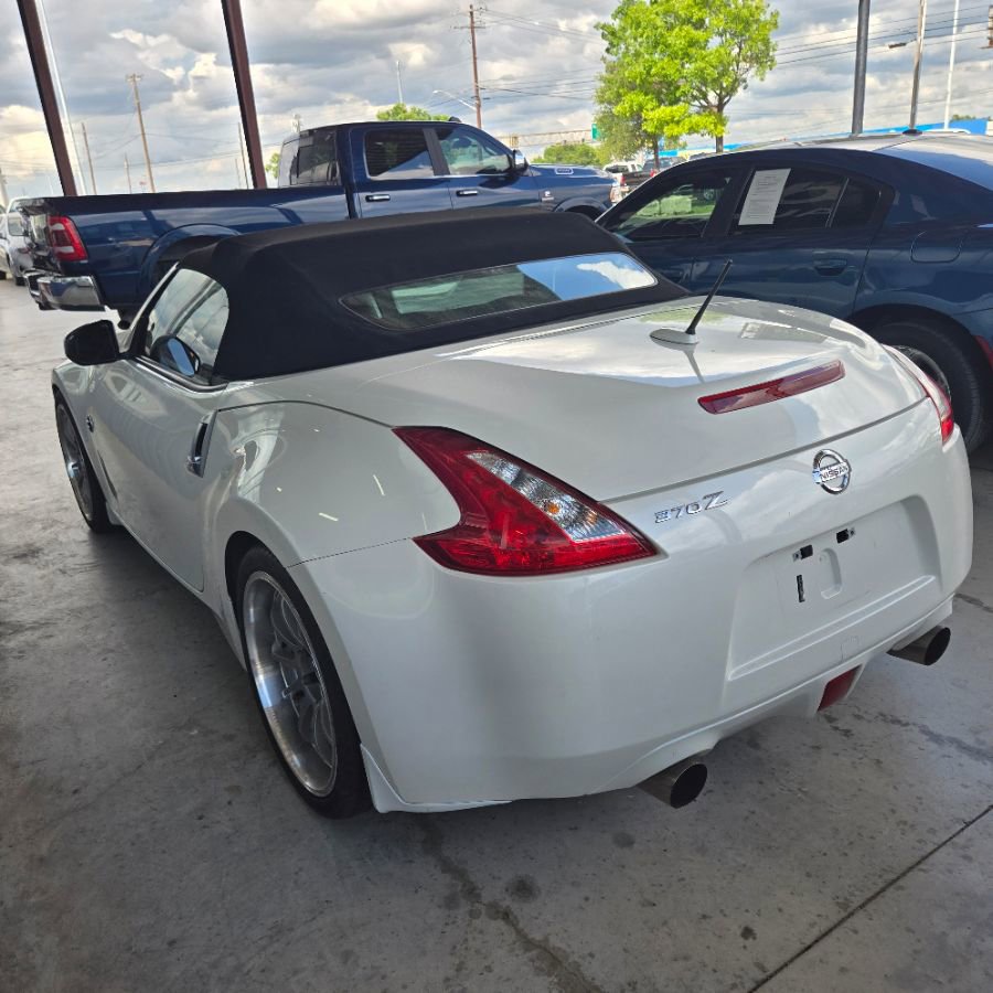 Used 2016 Nissan 370Z Touring image 6
