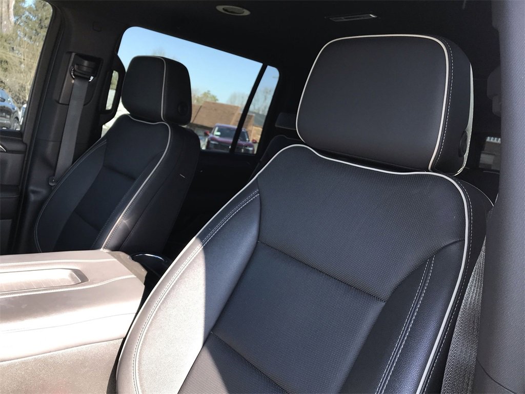 Used 2024 GMC Yukon XL SLT w/ SLT Luxury Package image 11