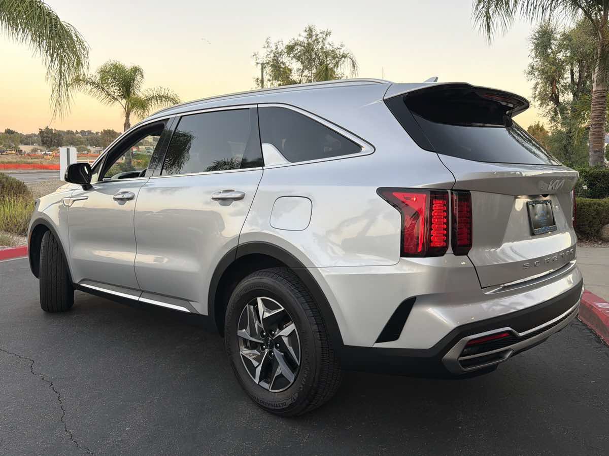 Used 2022 Kia Sorento S FWD image 11