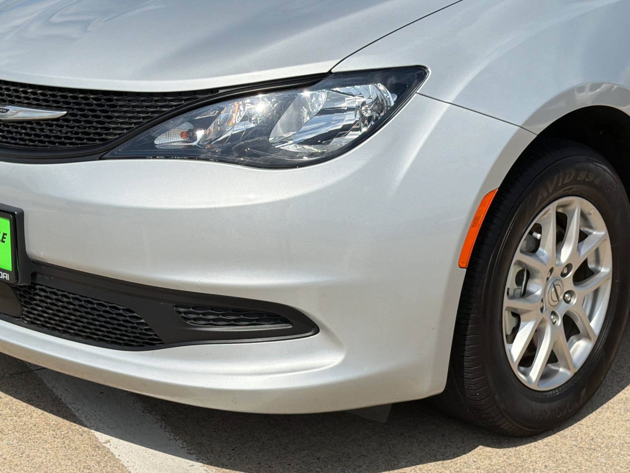 Used 2024 Chrysler Voyager LX image 11