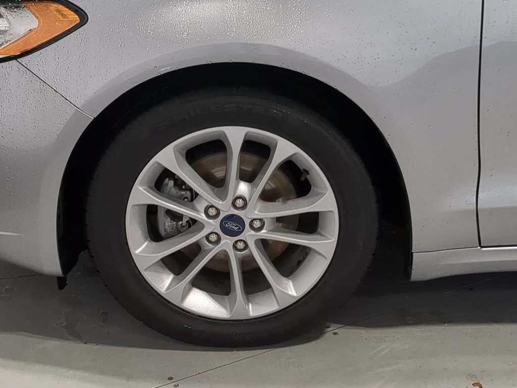 Used 2020 Ford Fusion SE FWD image 17