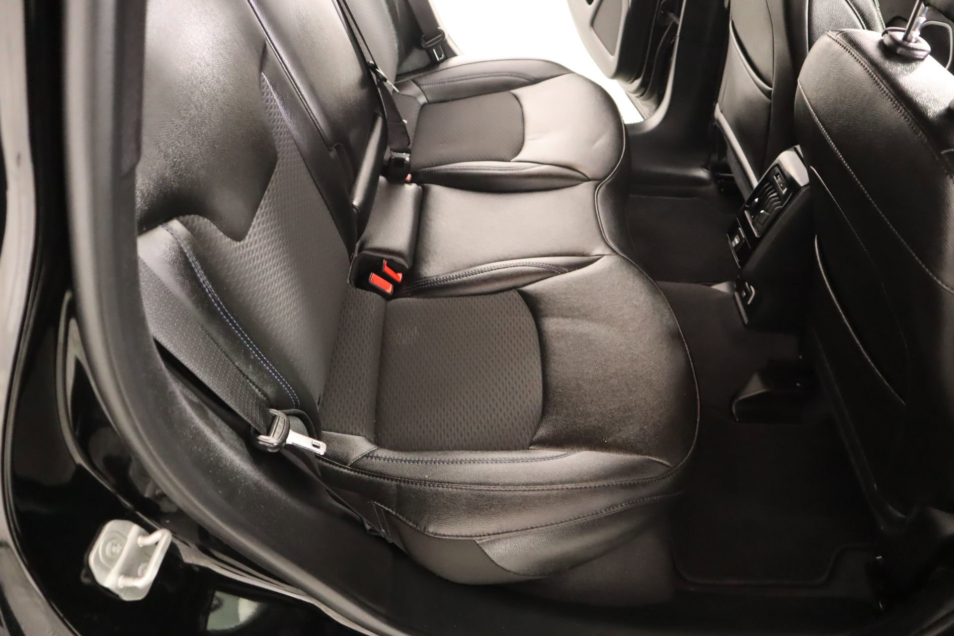 Used 2025 Jeep Compass Latitude image 13