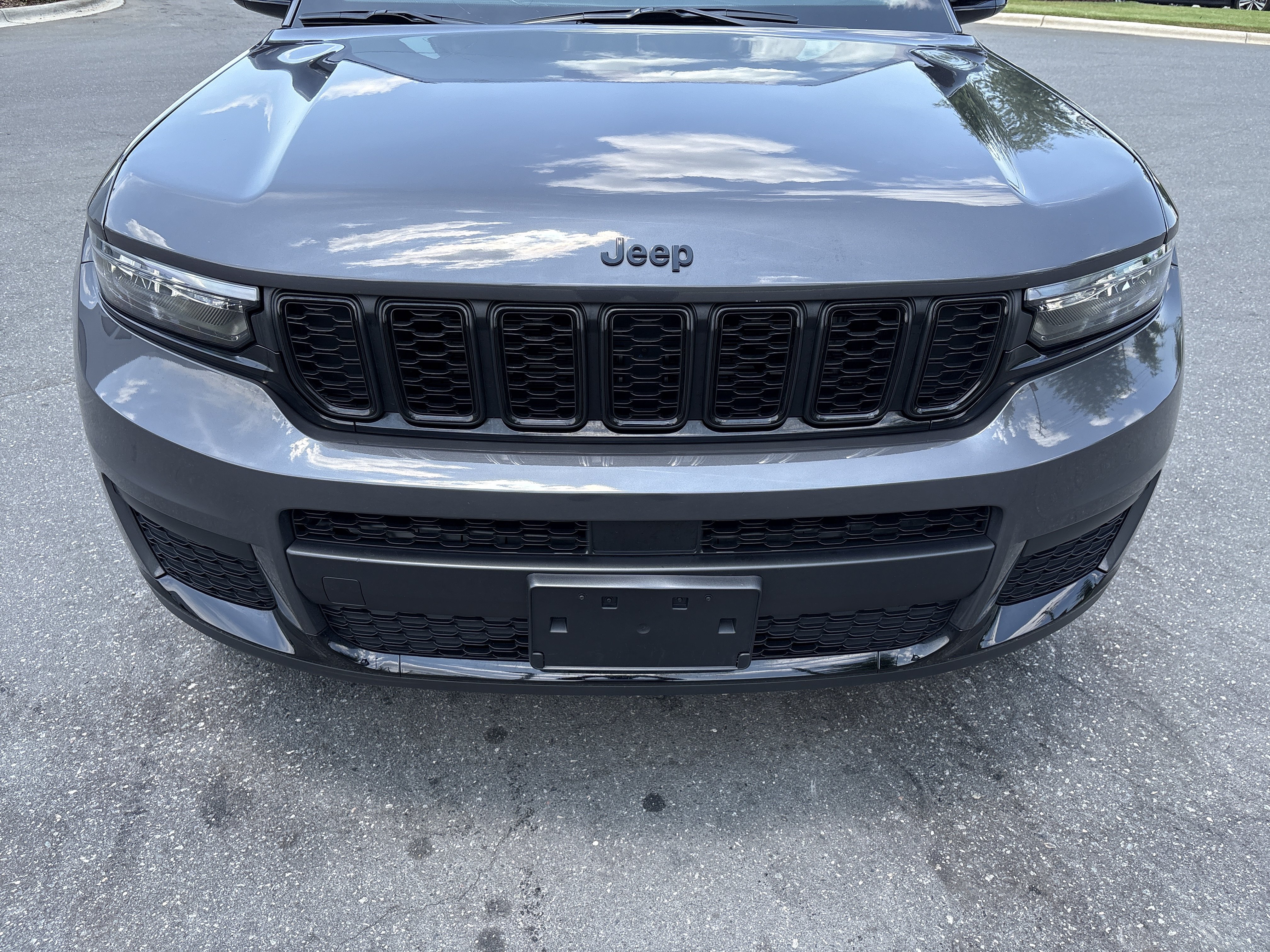 Used 2025 Jeep Grand Cherokee L Altitude AWD/4WD image 3