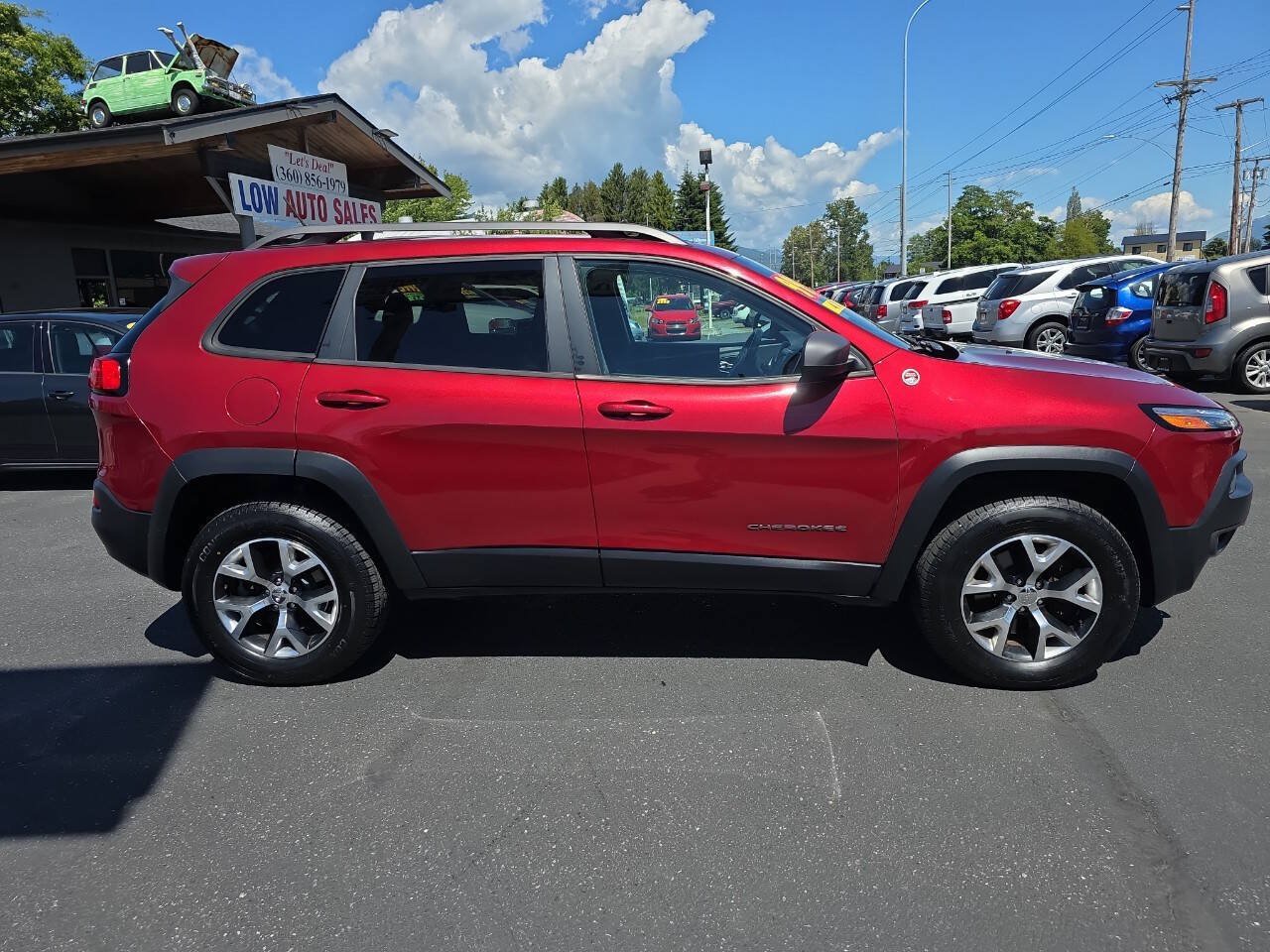 Used 2014 Jeep Cherokee Trailhawk w/ Comfort/Convenience Group AWD/4WD image 13