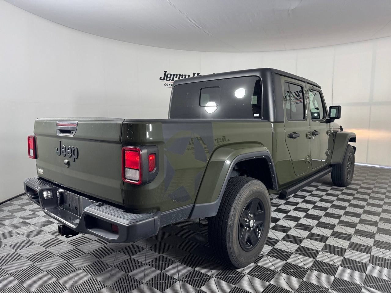 Used 2022 Jeep Gladiator Sport AWD/4WD image 7