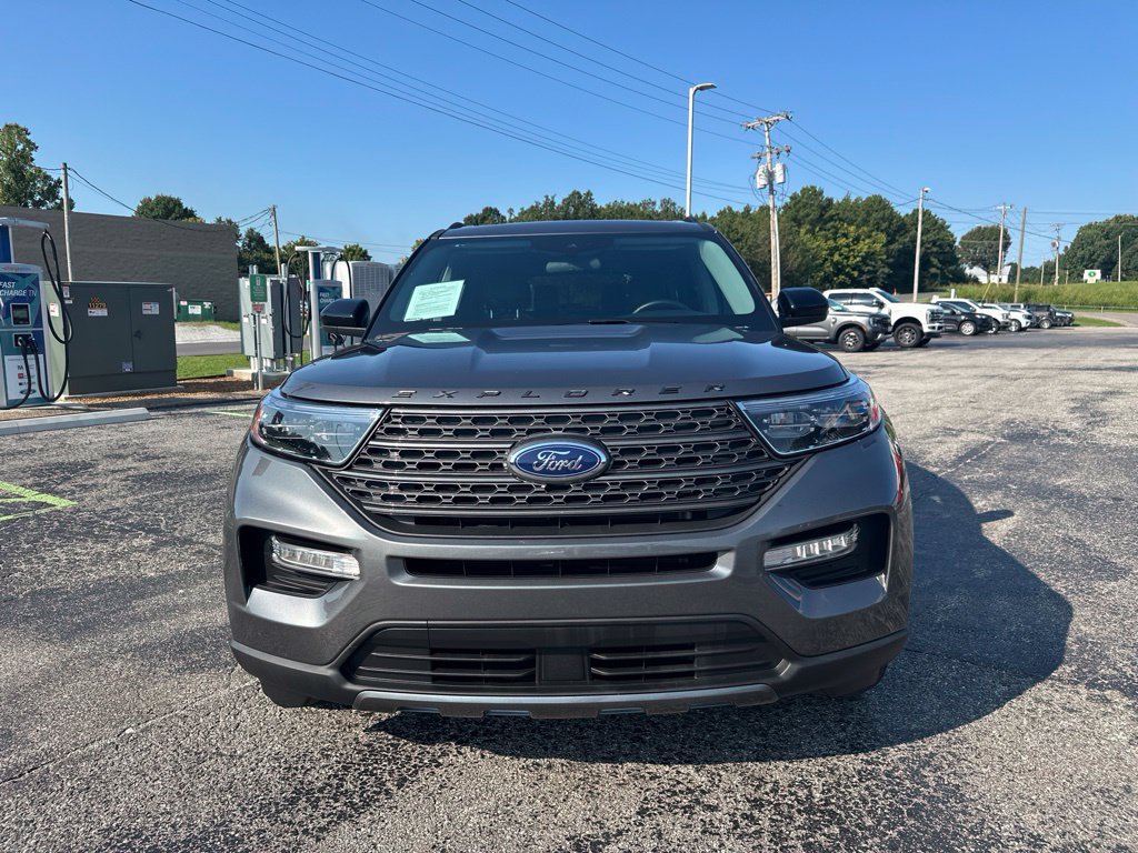 Used 2024 Ford Explorer XLT w/ Equipment Group 202A AWD/4WD image 8