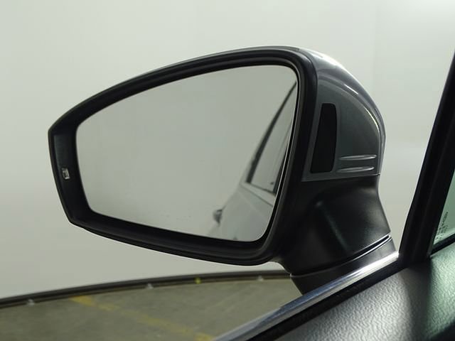 Used 2024 Volkswagen Tiguan SE image 38