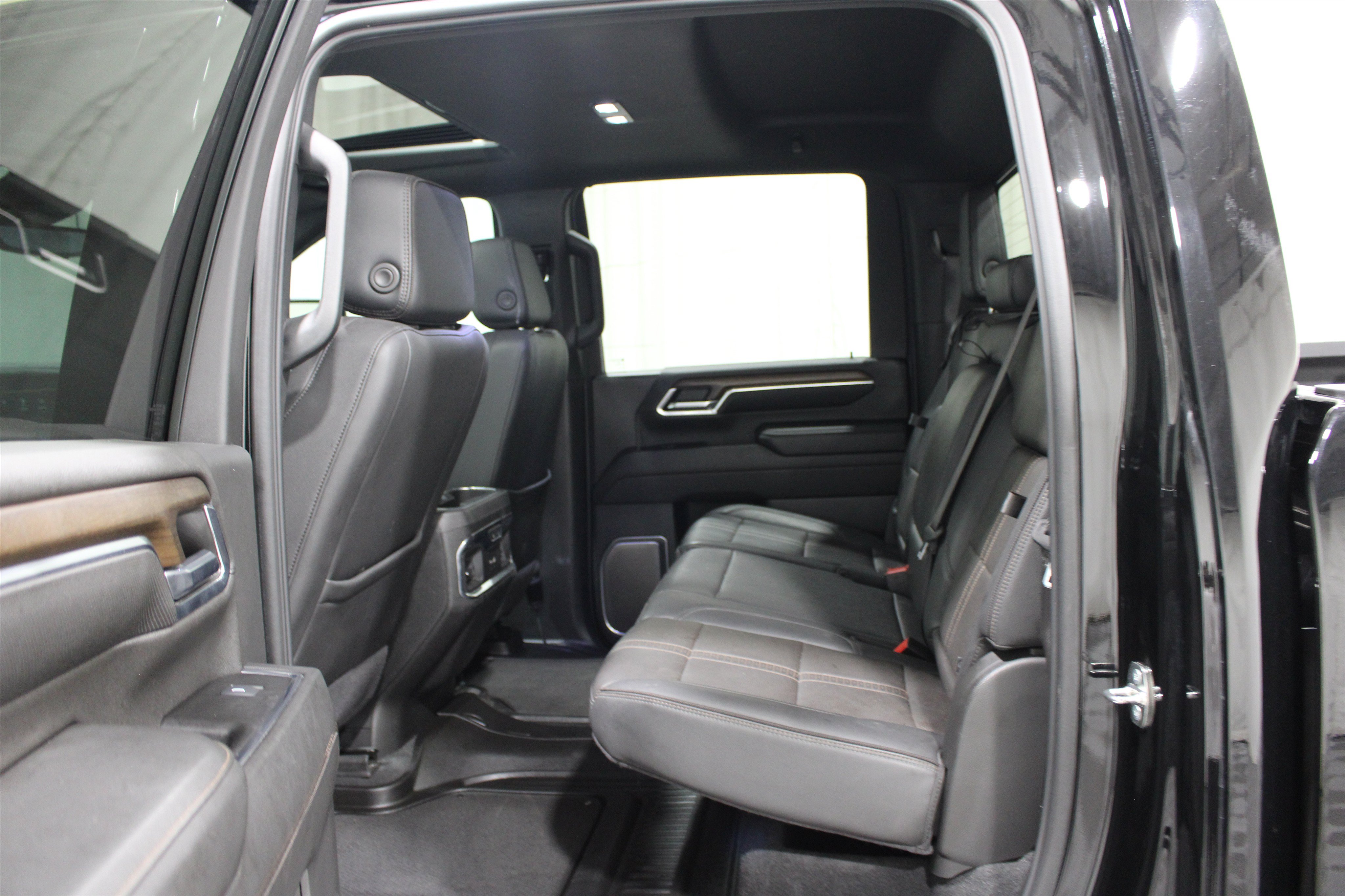 Used 2024 Chevrolet Silverado 2500 High Country w/ High Country Premium Package AWD/4WD image 20