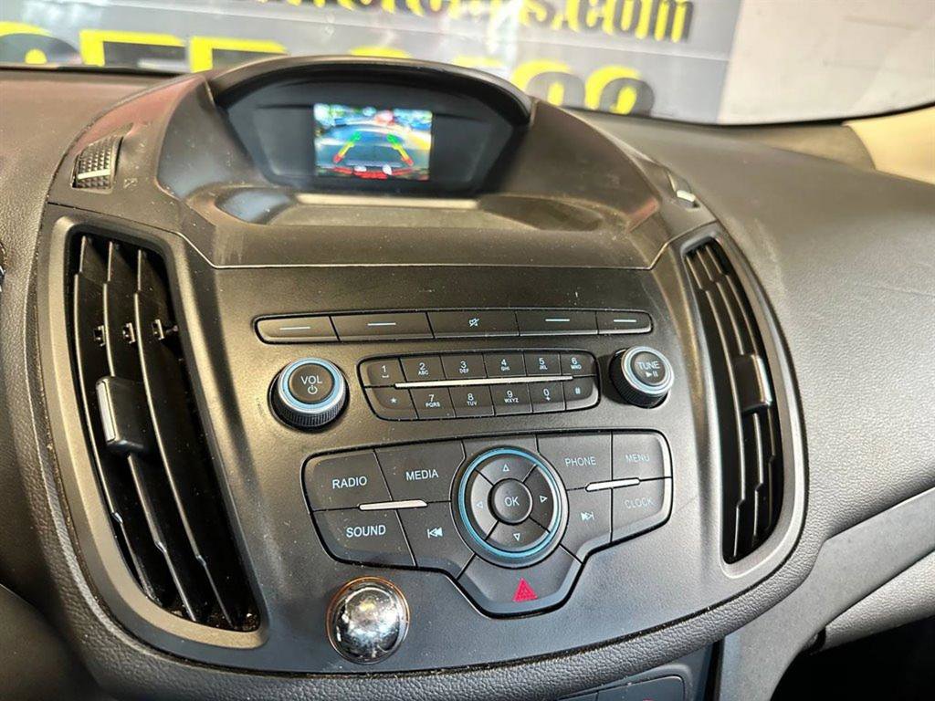 Used 2019 Ford Escape S image 17