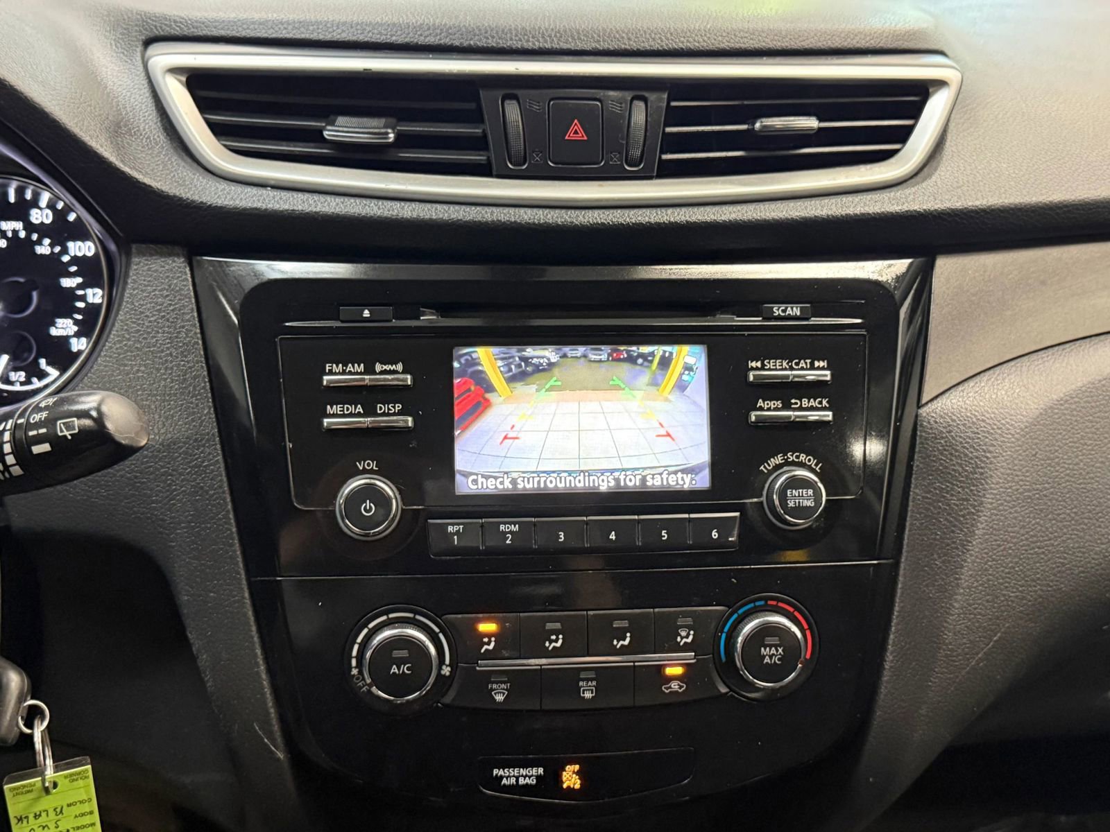 Used 2015 Nissan Rogue S AWD/4WD image 33