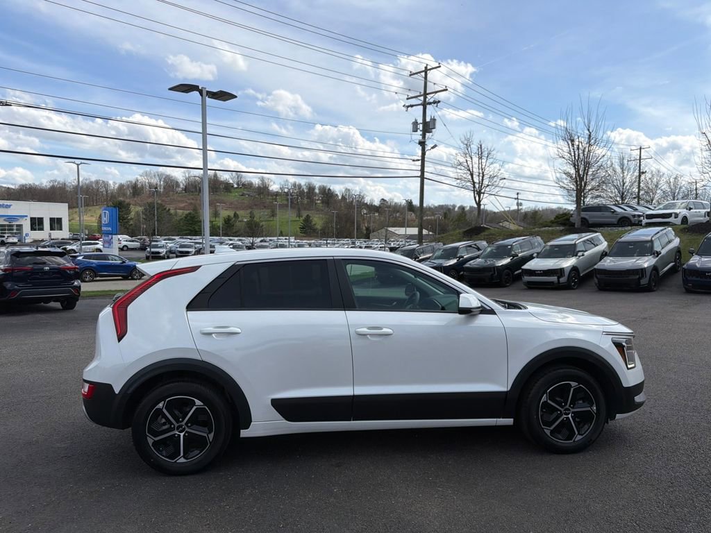 Certified 2024 Kia Niro LX image 7