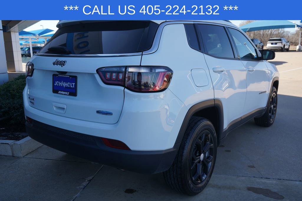 Used 2024 Jeep Compass Latitude image 11
