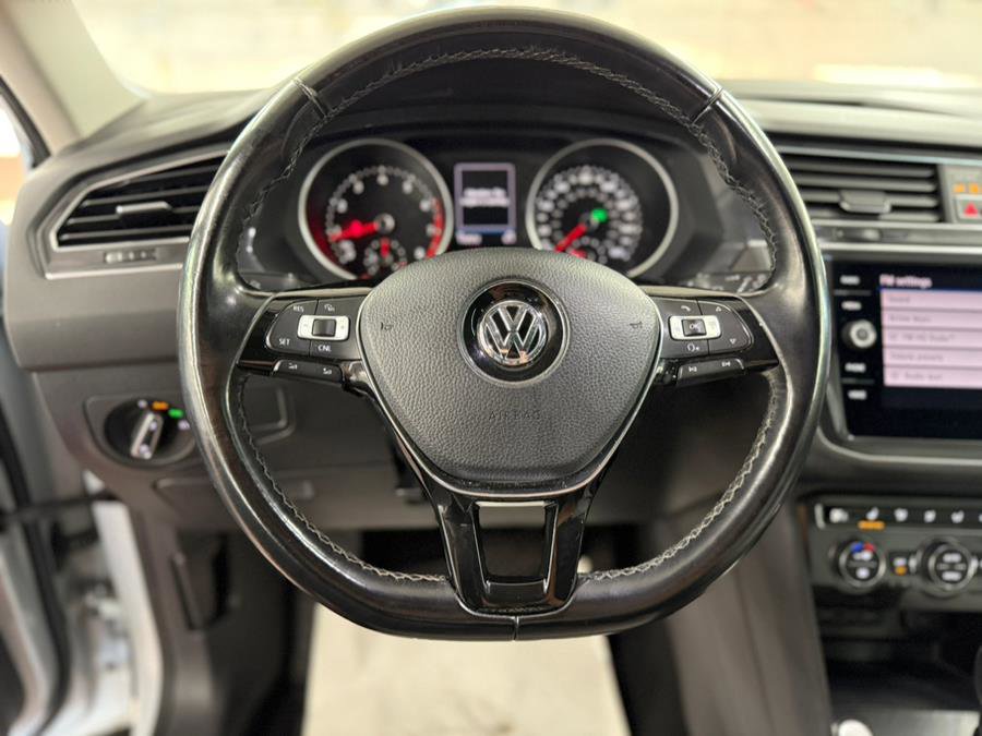 Used 2018 Volkswagen Tiguan SE w/ Panoramic Sunroof Package AWD/4WD image 22