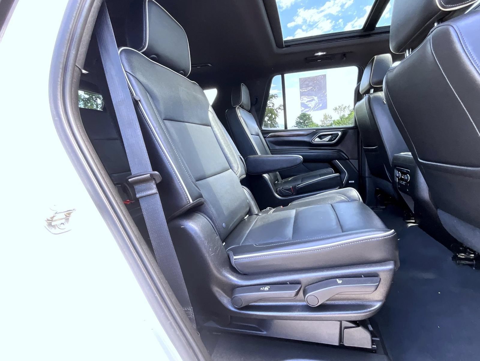 Used 2021 Chevrolet Tahoe Premier w/ Premium Package AWD/4WD image 22