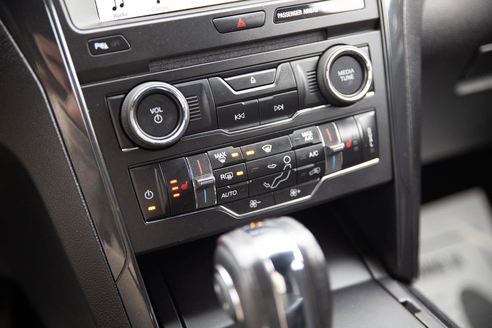 Used 2018 Ford Explorer XLT w/ Equipment Group 202A image 14