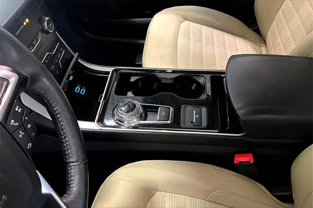 Used 2019 Ford Edge SEL image 18